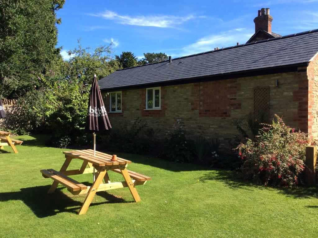 Three-Cranes Bed & Breakfast Turvey Bagian luar foto